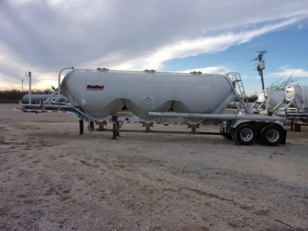 2012 Polar Pneumatic Trailer - Image 2