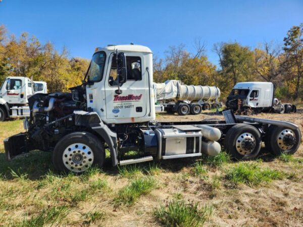 2015 Mack Day Cab Tractor