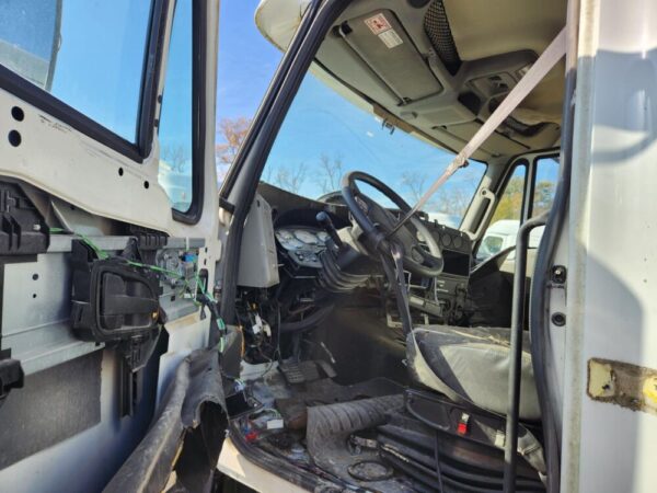 2013 International Sleeper - Image 6