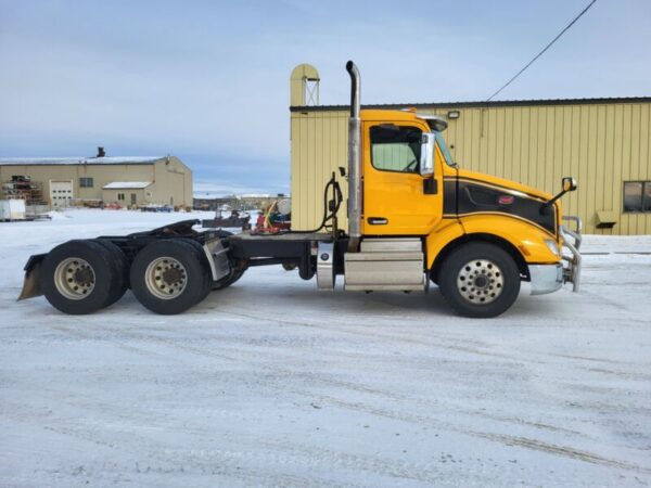 2019 Peterbilt Day Cab