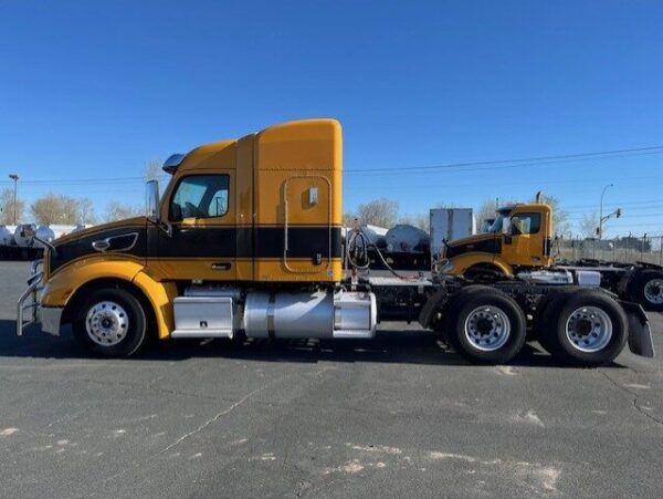 2019 Peterbilt 579 Sleeper - Image 3