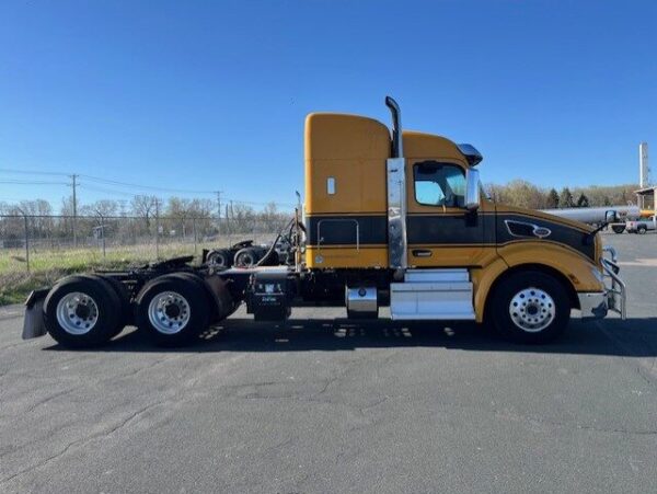 2019 Peterbilt 579 Sleeper - Image 2