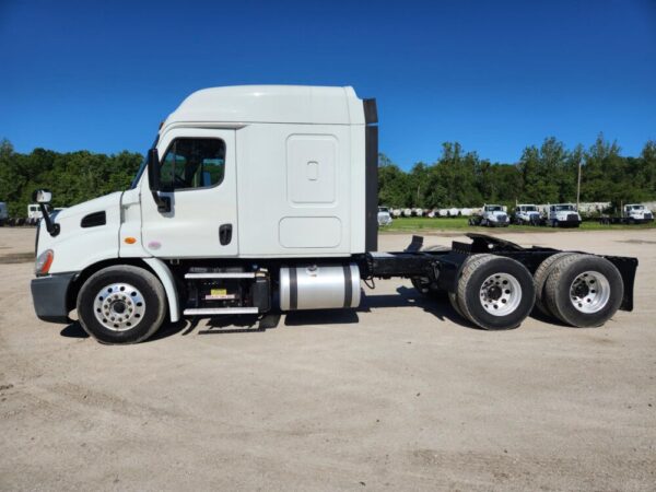 2018 Freightliner Sleeper - Image 2