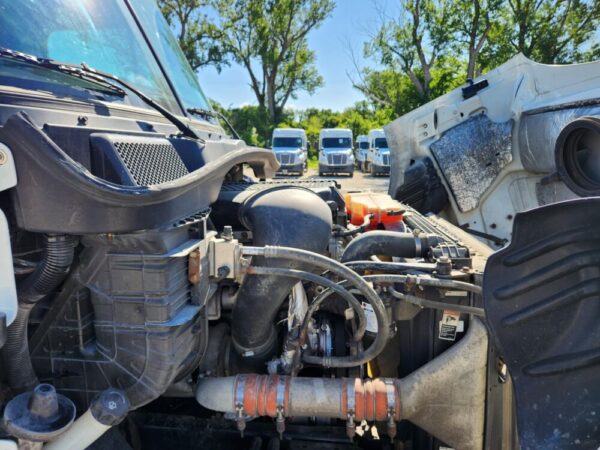 2018 Freightliner Sleeper - Image 8