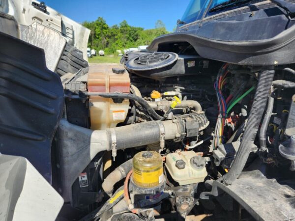 2018 Freightliner Sleeper - Image 9