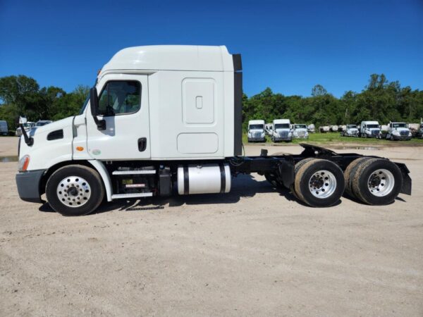 2018 Freightliner 60 Ft. Sleeper - Image 3