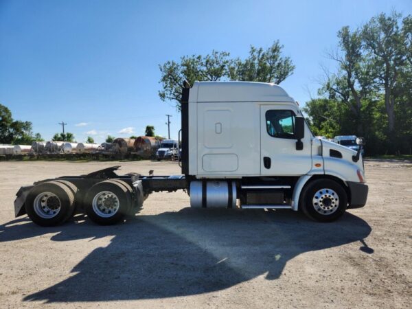 2018 Freightliner 60 Ft. Sleeper